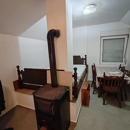 Stan Na Dan Prenociste بيت ضيافة Ledine